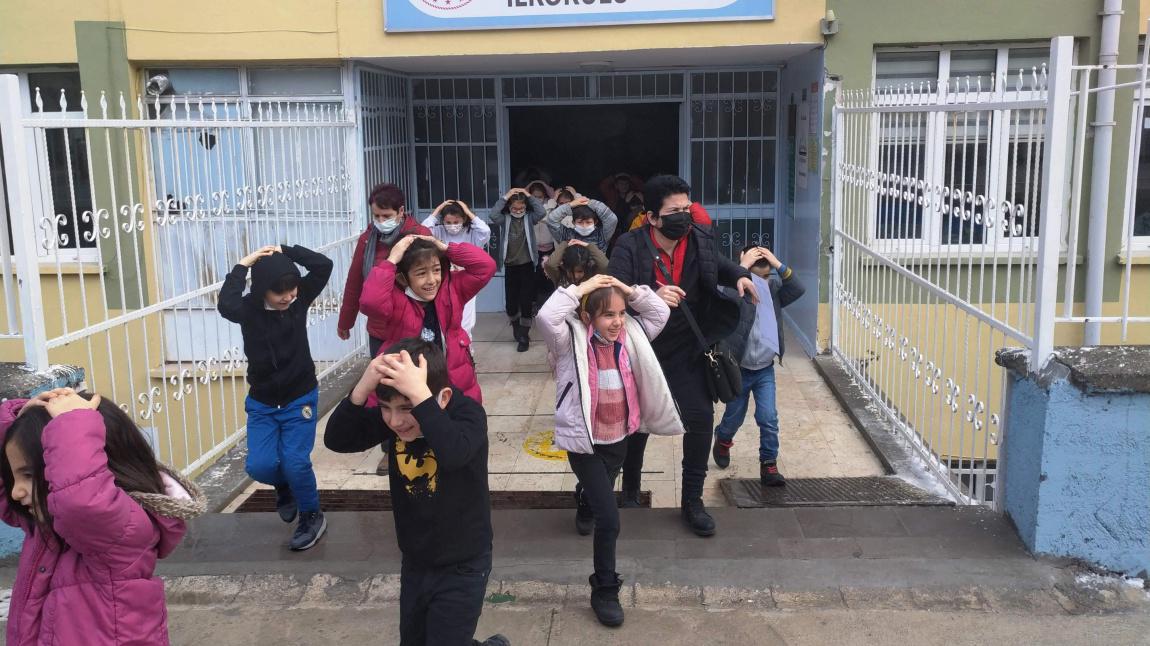 Türkiye Genelinde Okullarda Eş Zamanlı Deprem Tatbikatı Yapıldı